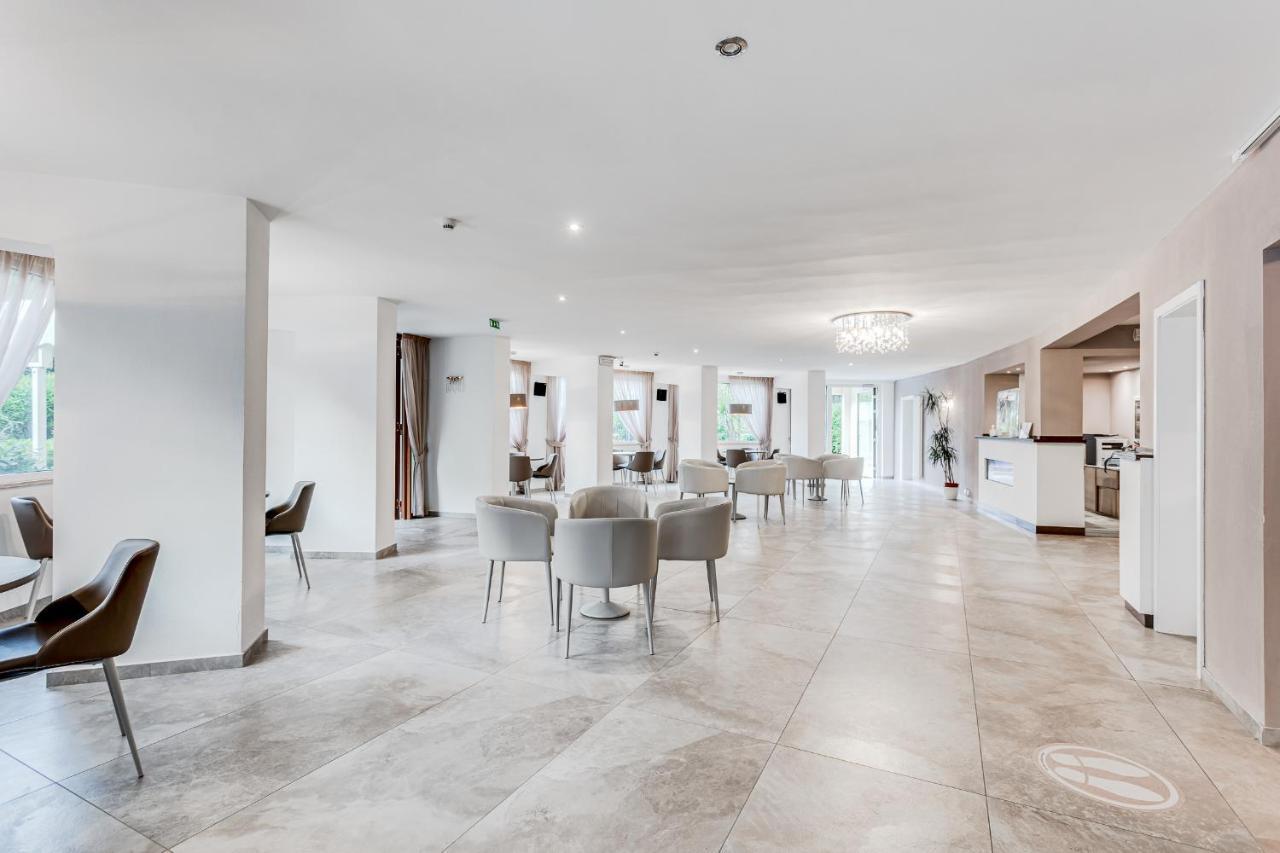 Hotel Schiller Cervia Exterior photo