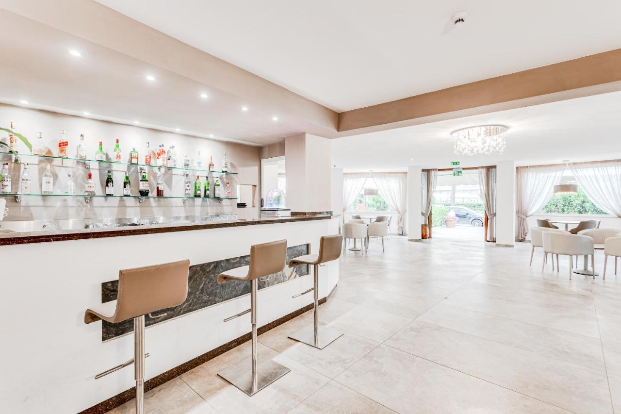 Hotel Schiller Cervia Exterior photo