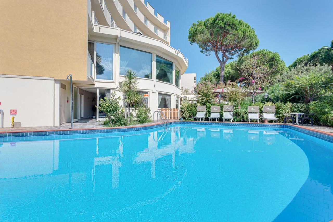 Hotel Schiller Cervia Exterior photo