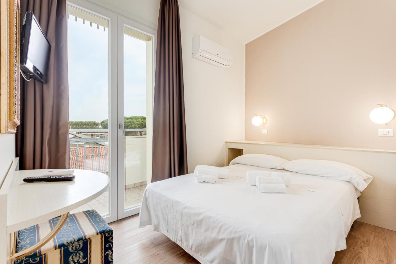 Hotel Schiller Cervia Exterior photo