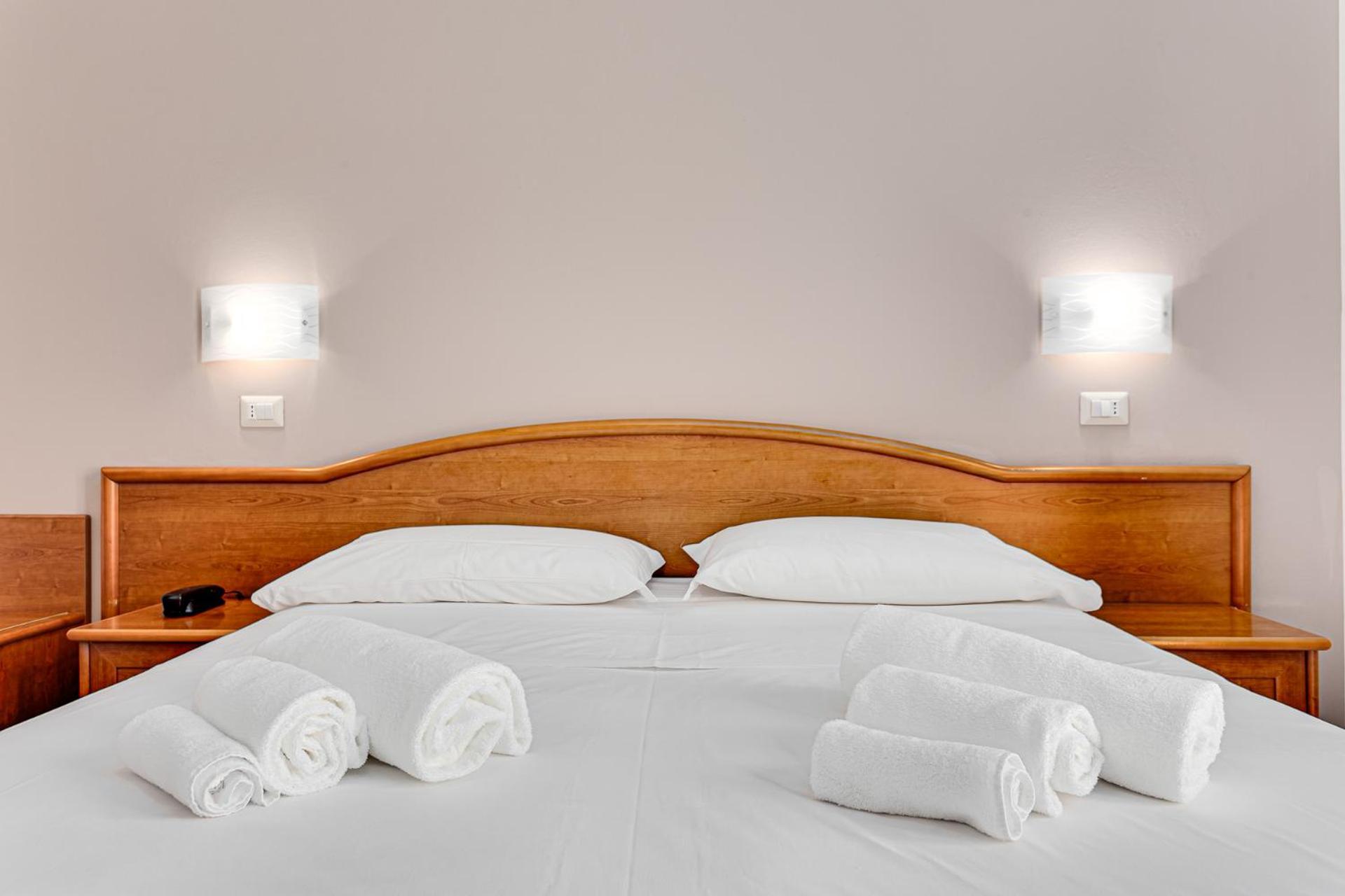Hotel Schiller Cervia Exterior photo