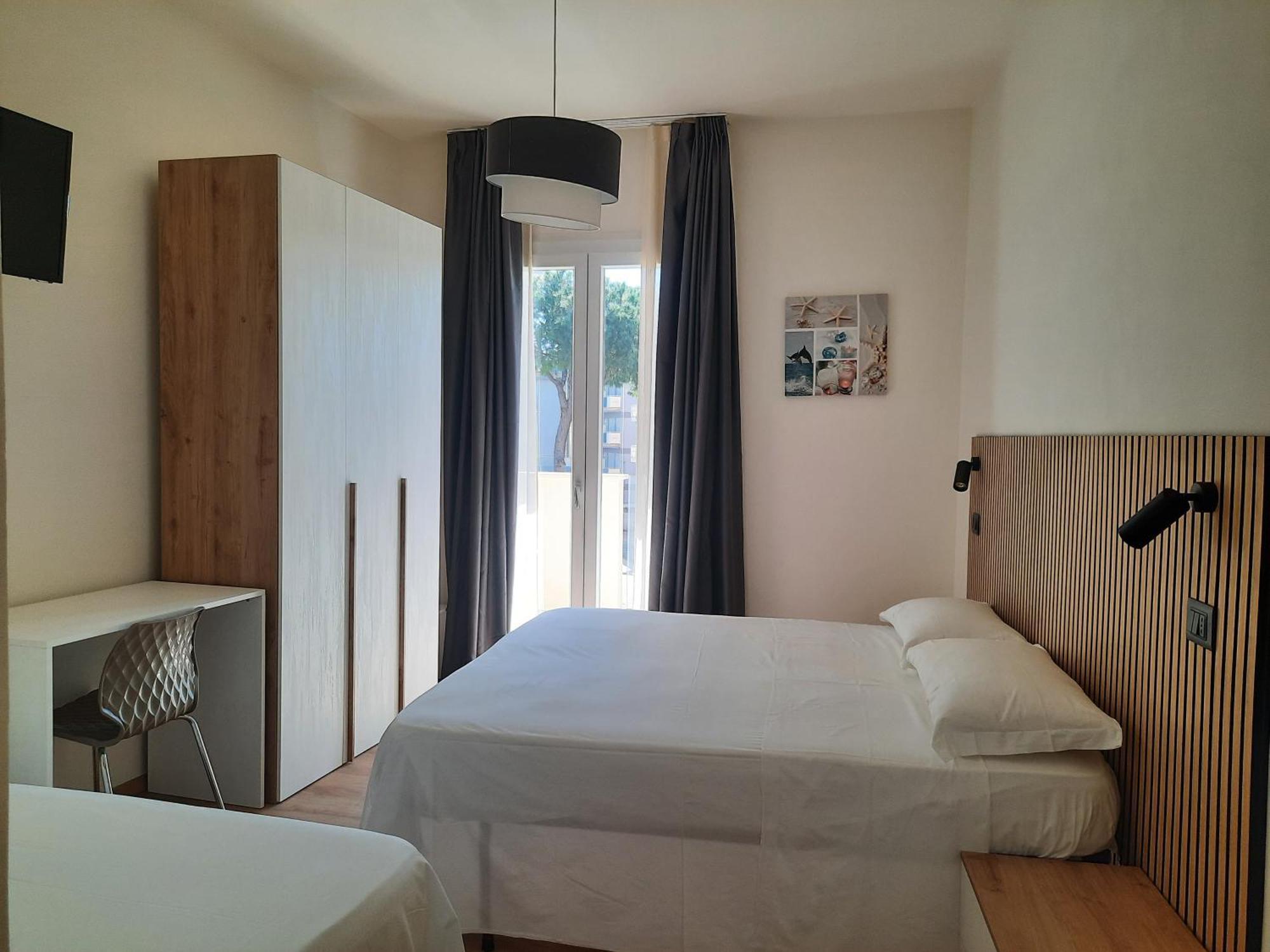 Hotel Schiller Cervia Exterior photo