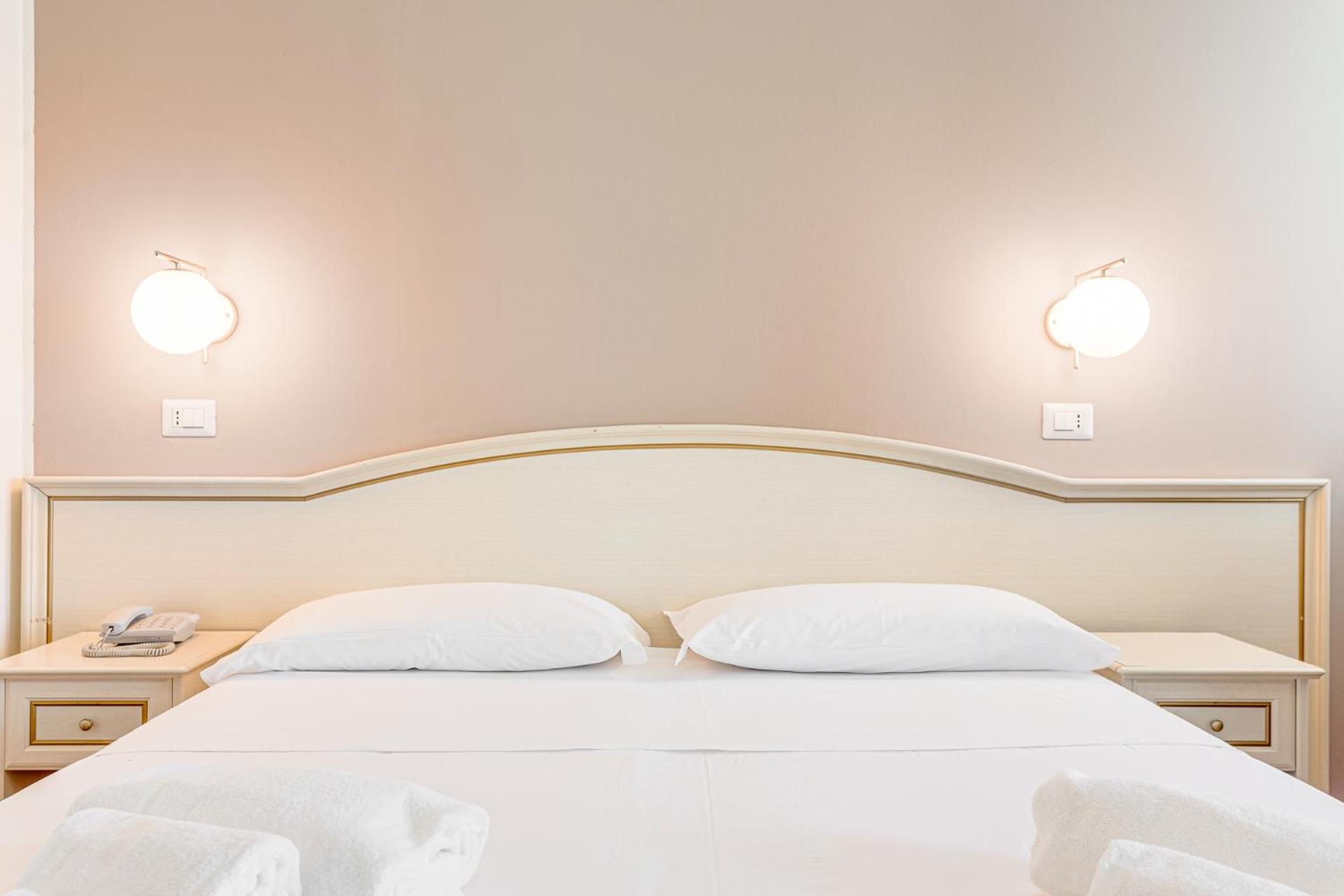 Hotel Schiller Cervia Exterior photo