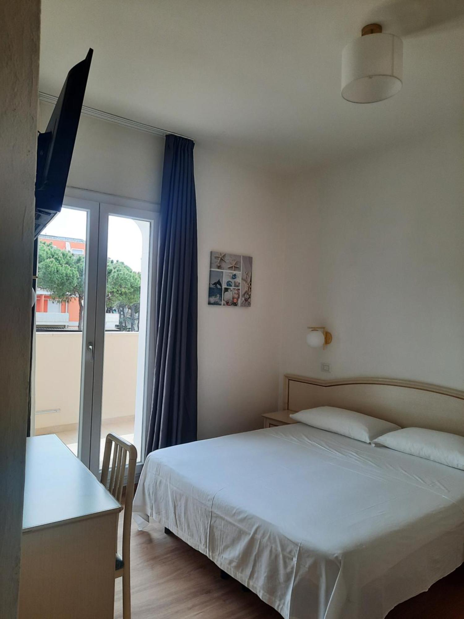 Hotel Schiller Cervia Exterior photo