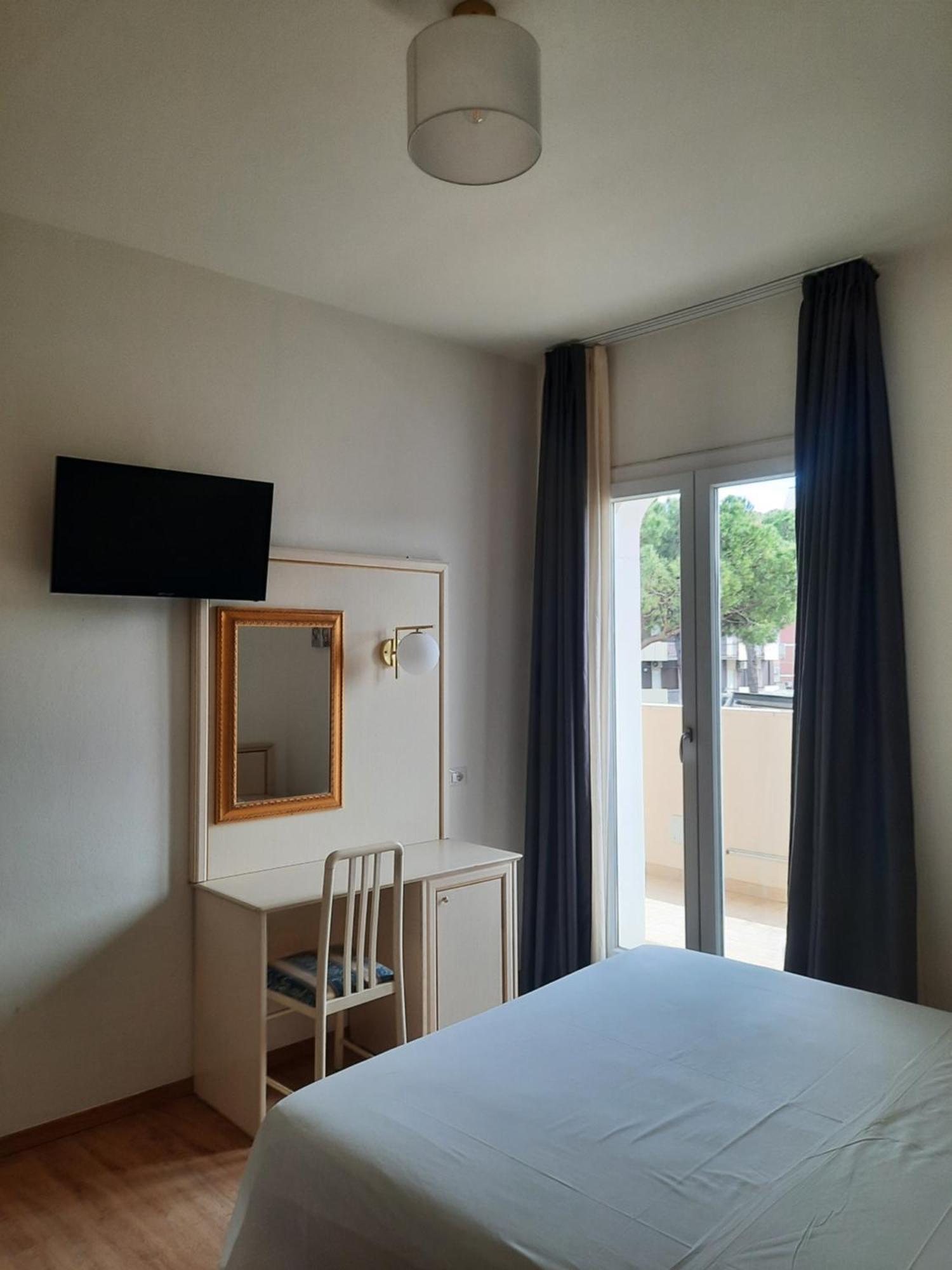 Hotel Schiller Cervia Exterior photo