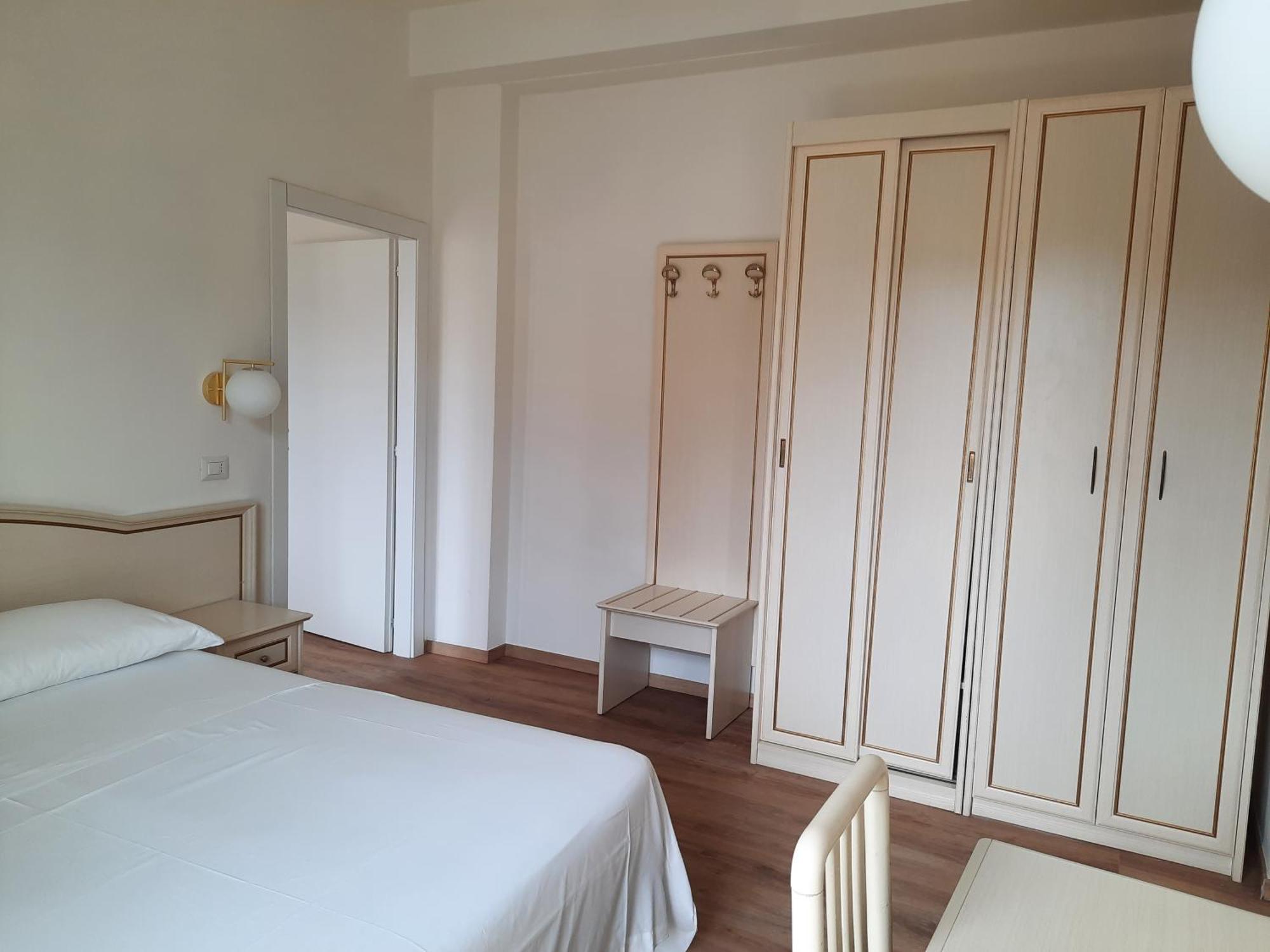 Hotel Schiller Cervia Exterior photo