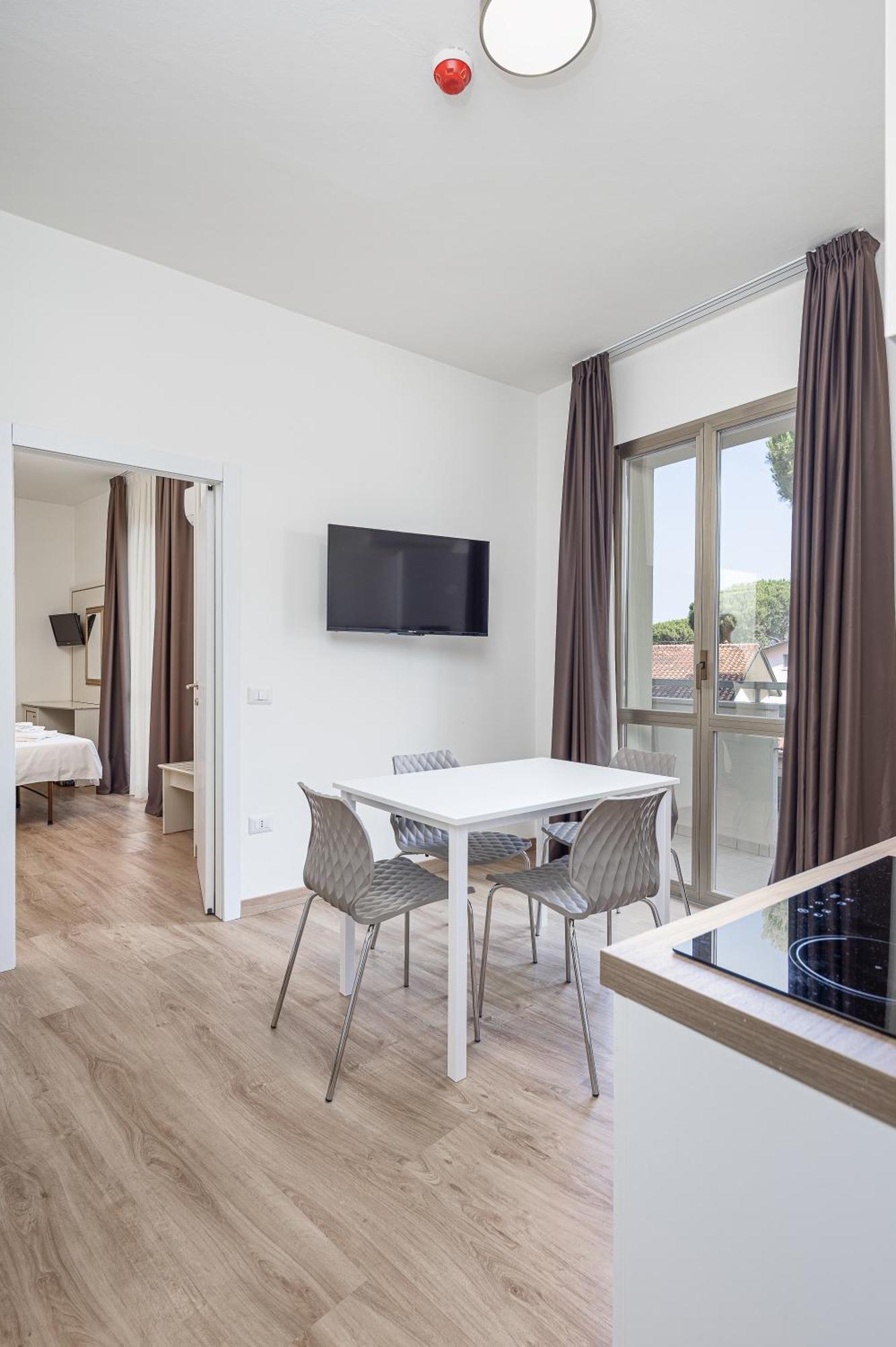 Hotel Schiller Cervia Exterior photo