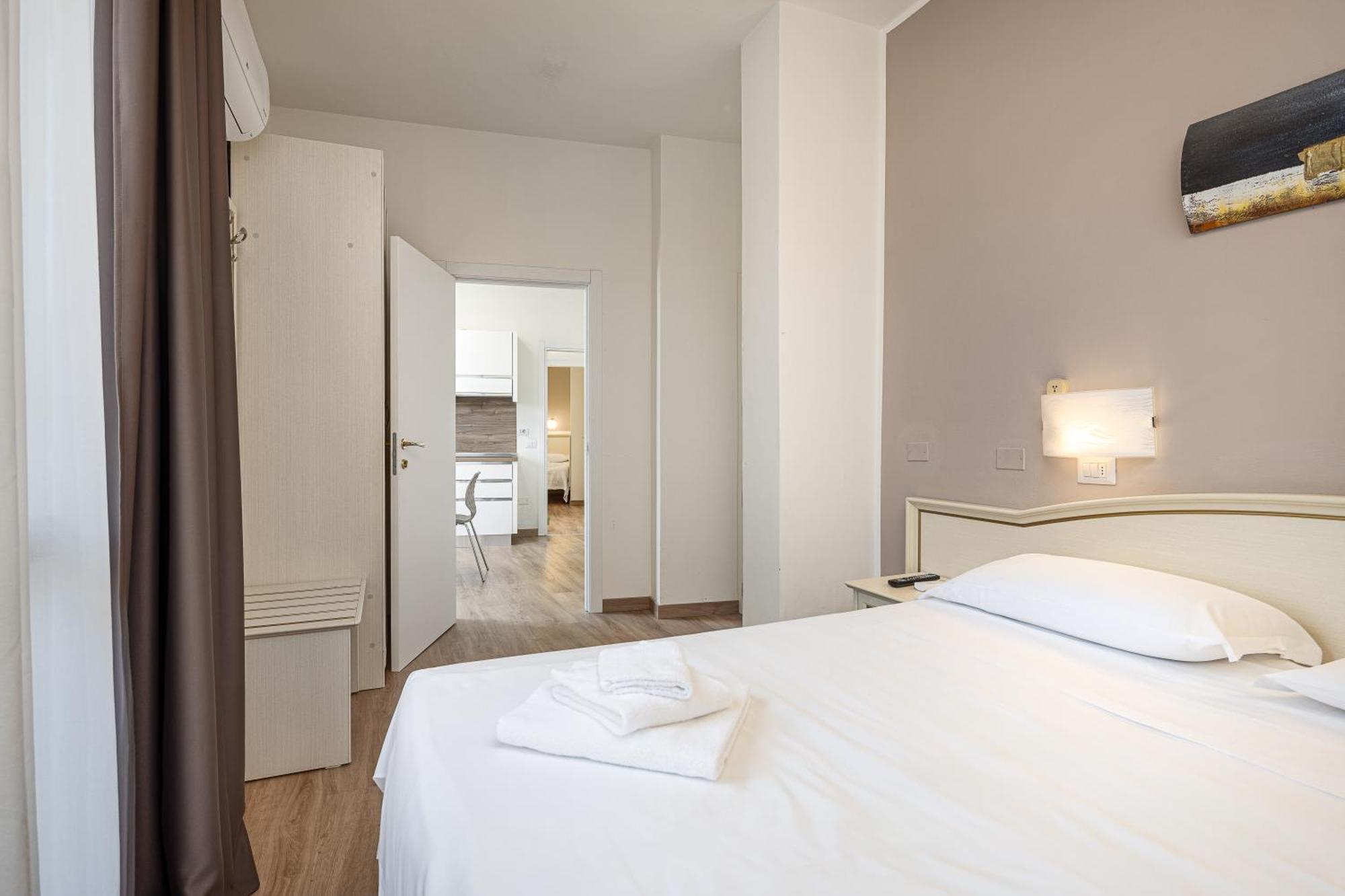 Hotel Schiller Cervia Exterior photo