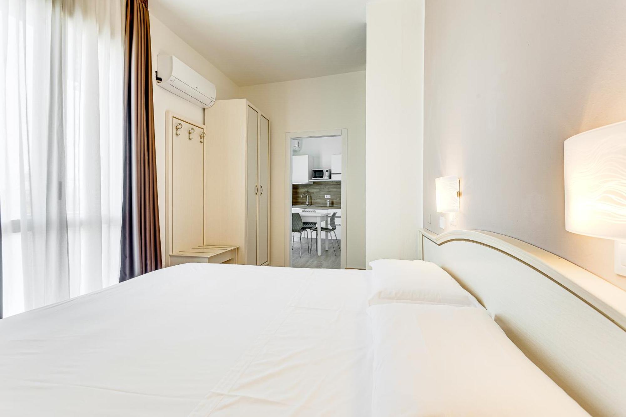 Hotel Schiller Cervia Exterior photo