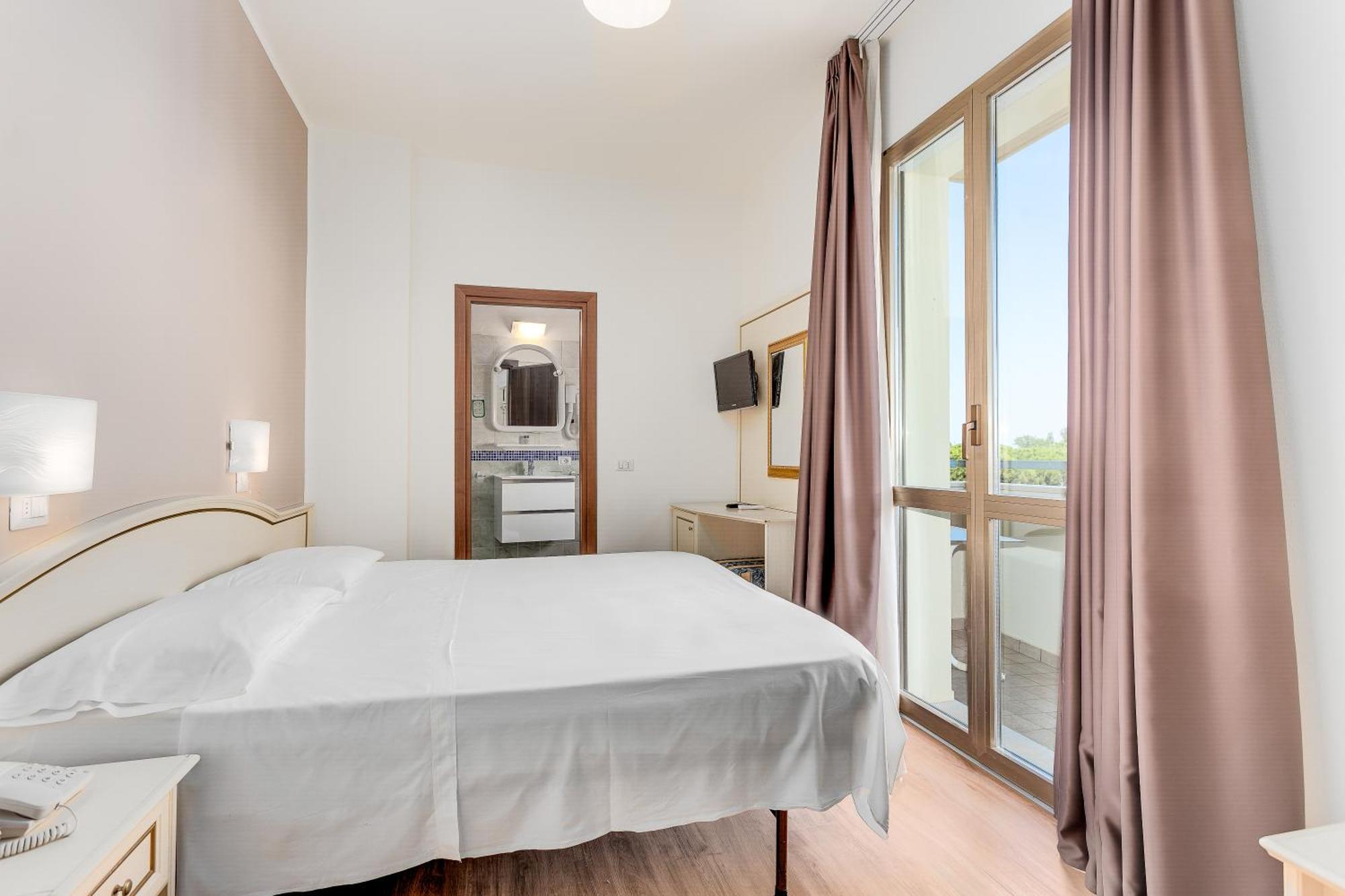 Hotel Schiller Cervia Exterior photo