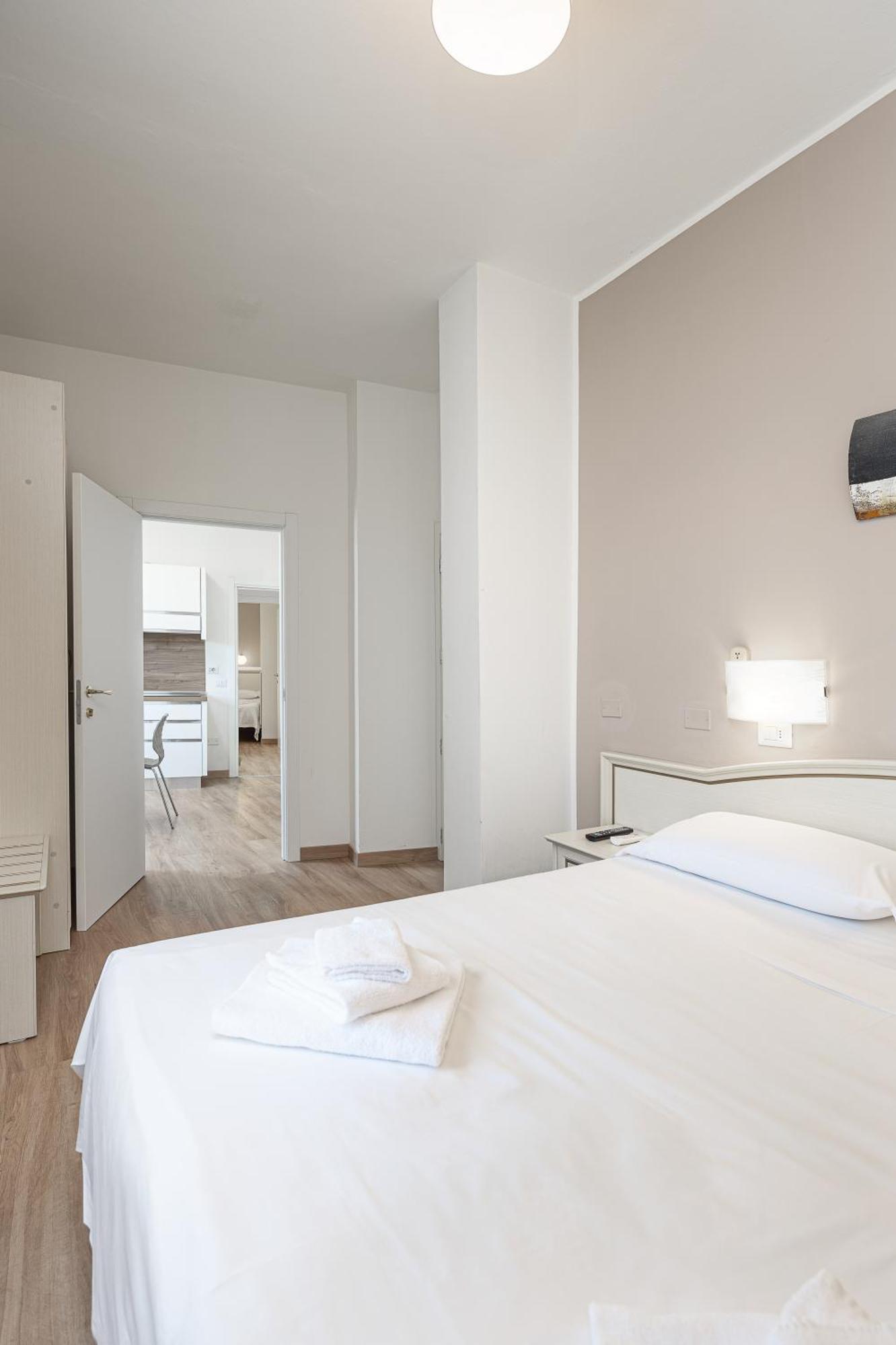 Hotel Schiller Cervia Exterior photo