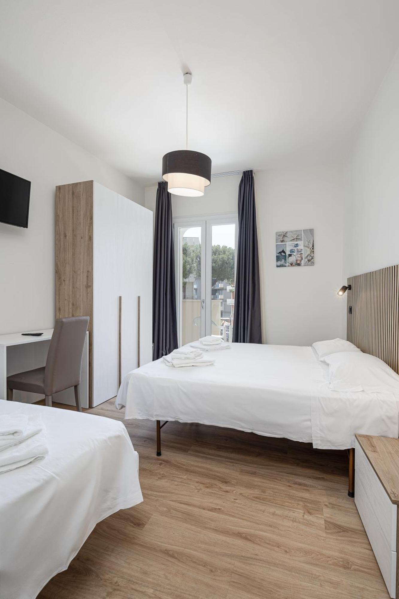 Hotel Schiller Cervia Exterior photo