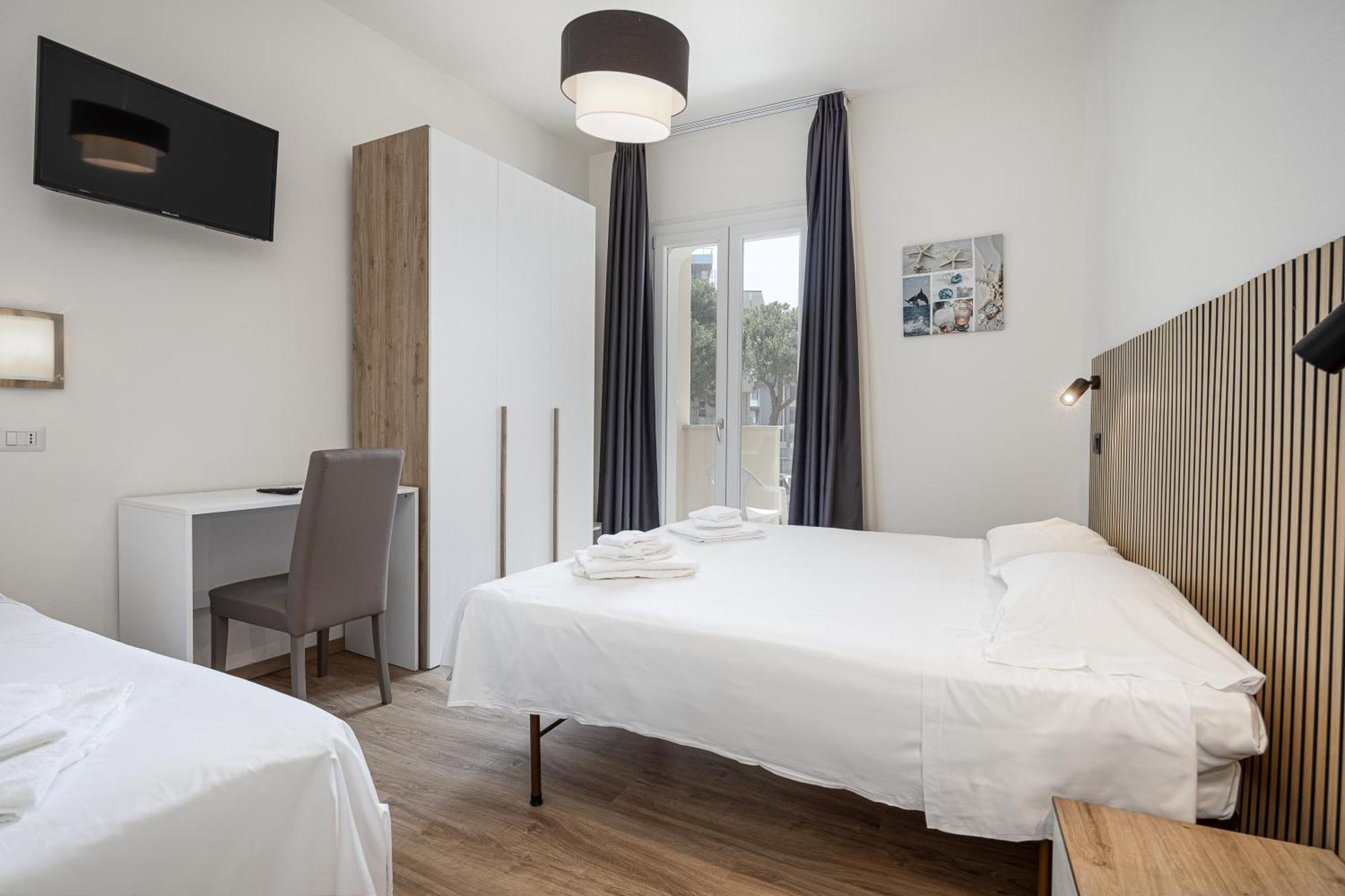 Hotel Schiller Cervia Exterior photo