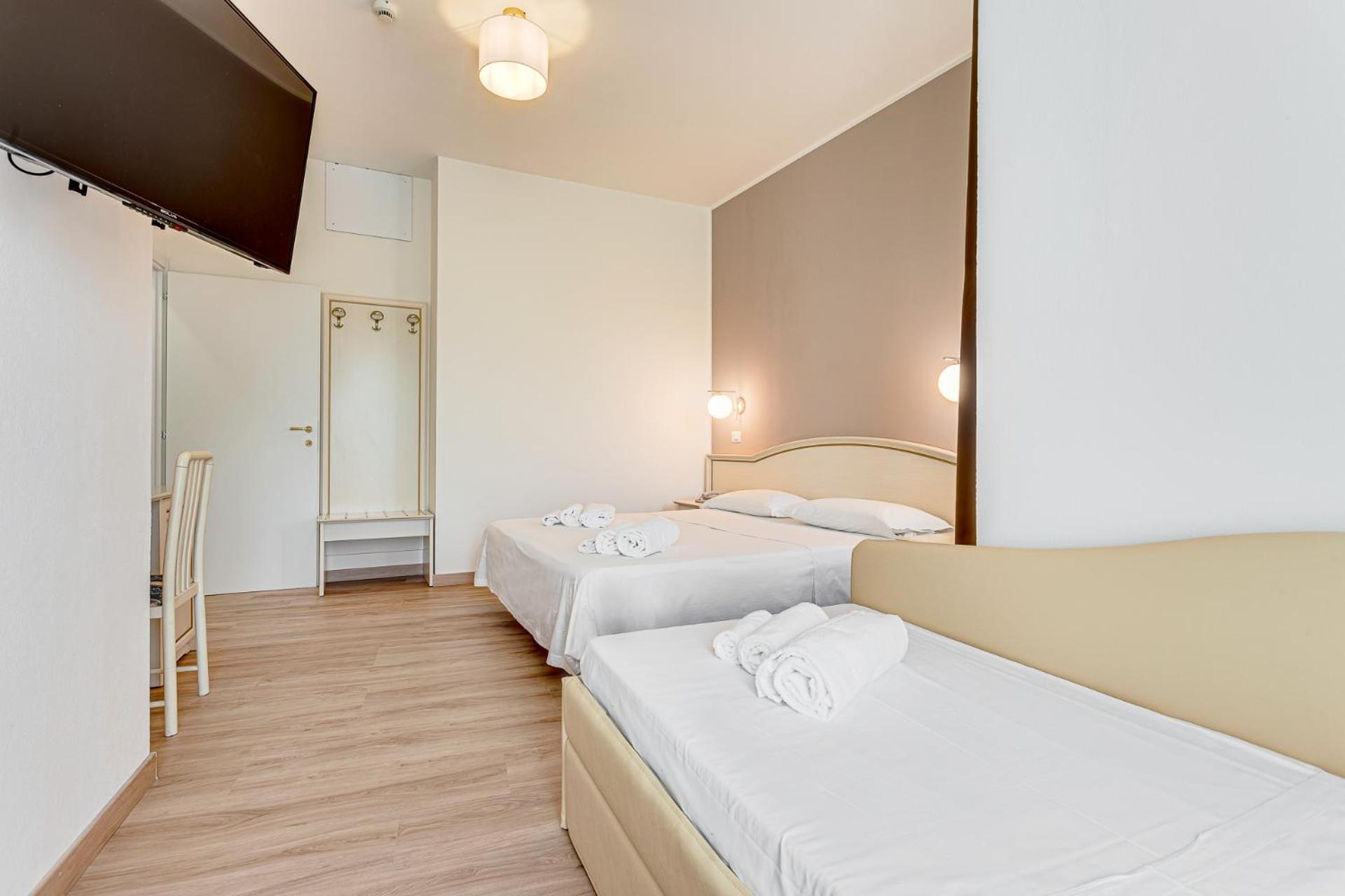 Hotel Schiller Cervia Exterior photo