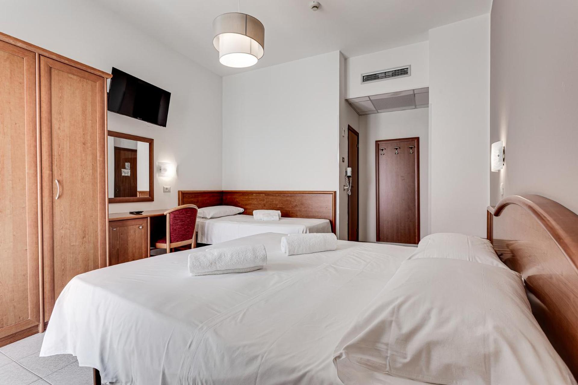 Hotel Schiller Cervia Exterior photo