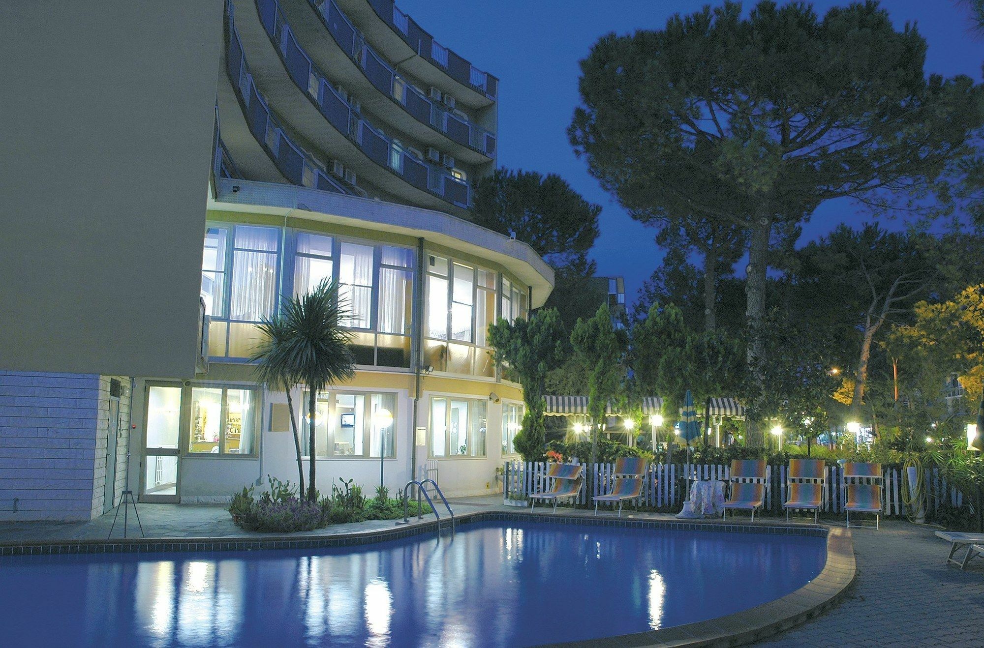 Hotel Schiller Cervia Exterior photo